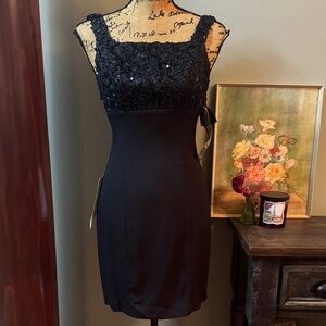 1980s Ganto De Laru Elegant Black Sleeveless Dress. Size 3/4. NWT.